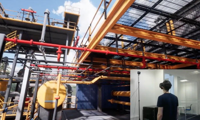 Uma pessoa com auscultadores de realidade virtual está imersa num ambiente industrial virtual que apresenta maquinaria, tanques amarelos e condutas vermelhas.